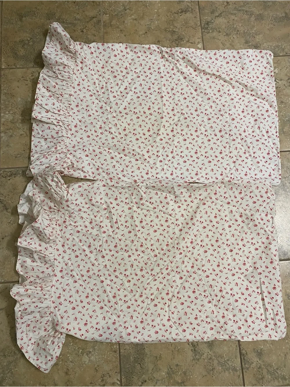 2 VTG Ralph Lauren Calico Red Floral Cotton USA Made Ruffle Trim Pillow Cases